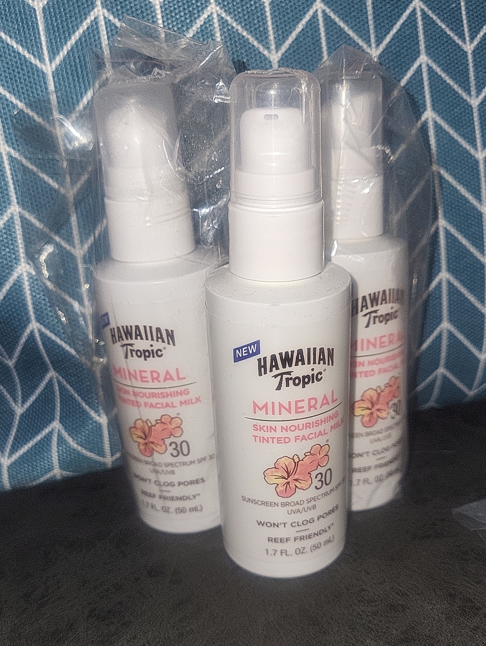 Hawaiian Tropic Mineral SPF 30 Skin Tinted Facial Mist Price Is For 1 Mist.
